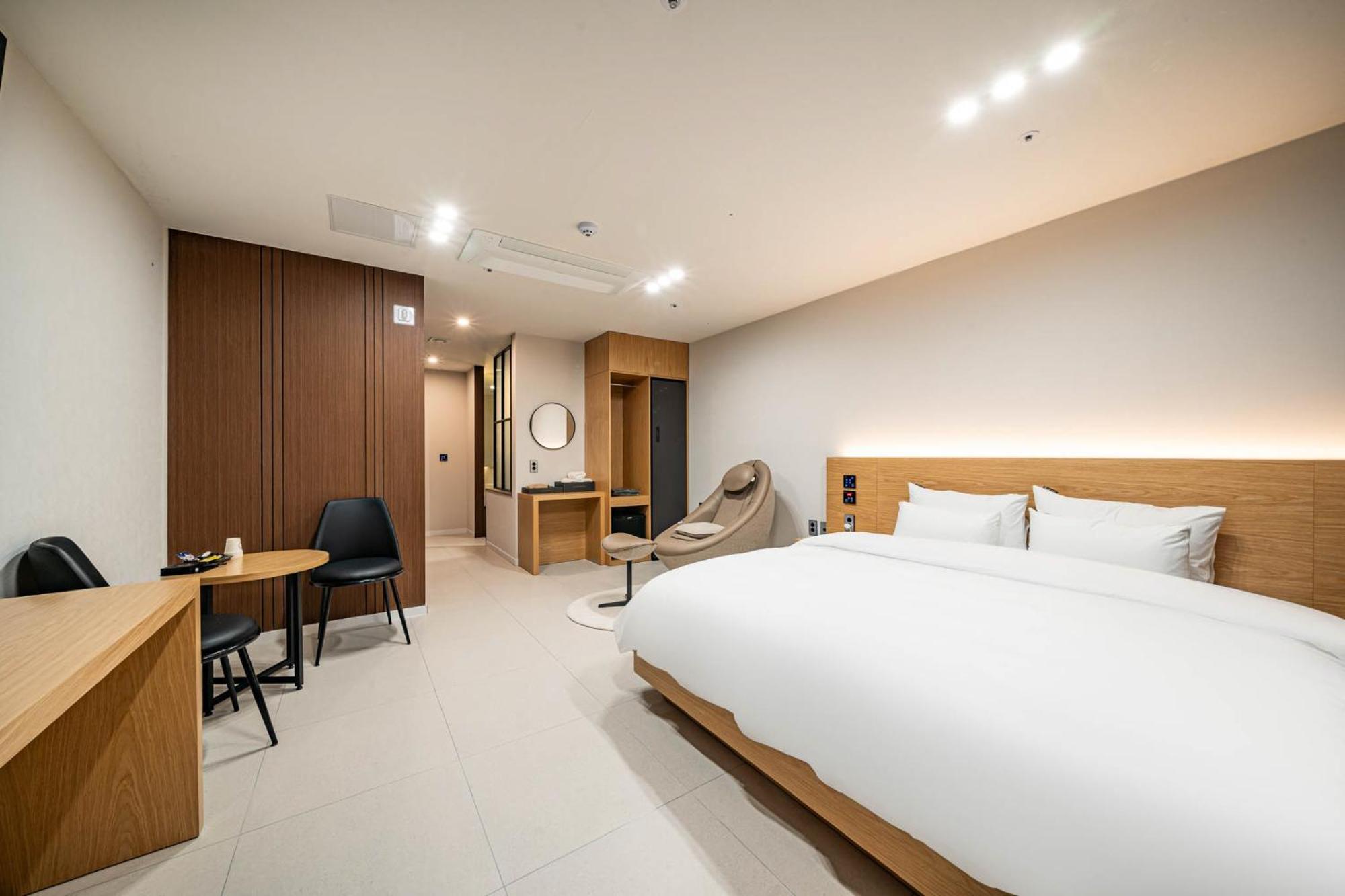 Mokpo Brown Dot Hotel Namak Extérieur photo